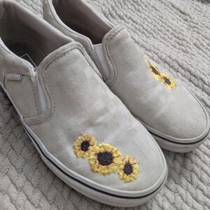 Vans Kids White Slip-On Sneakers with Sunflower Embroidery